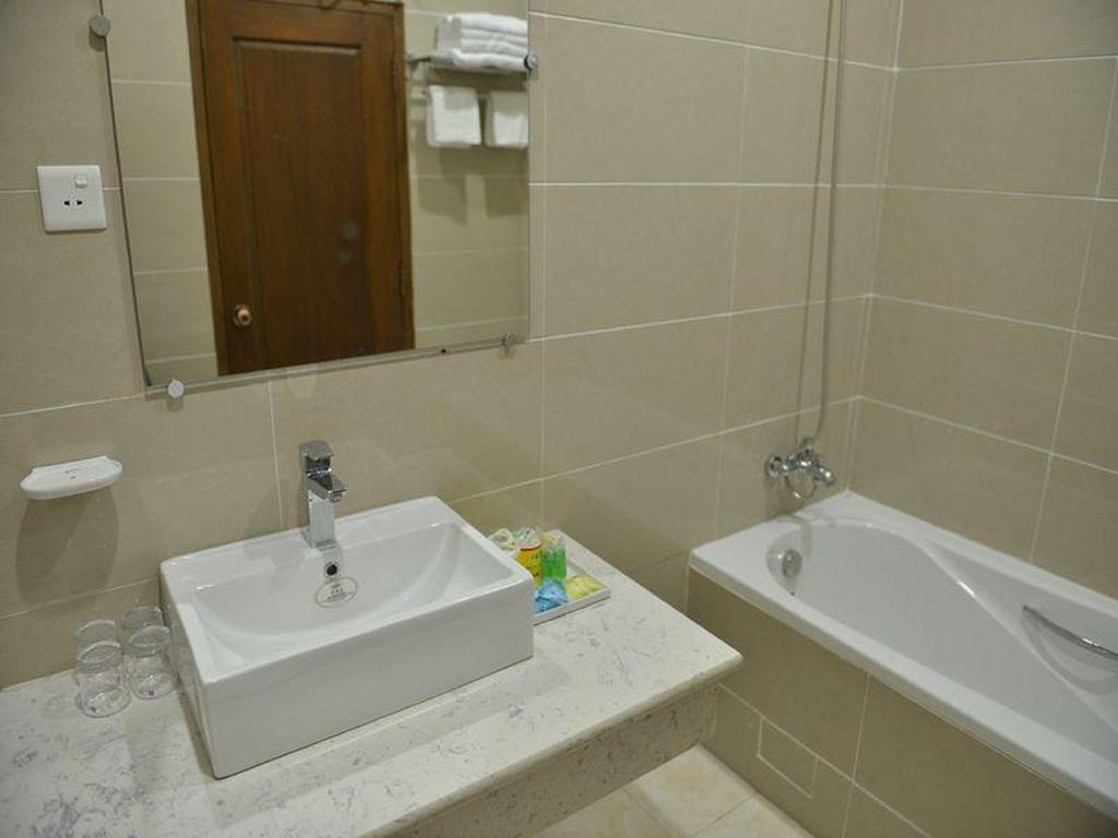 Hotel Myitkyinā Kültér fotó