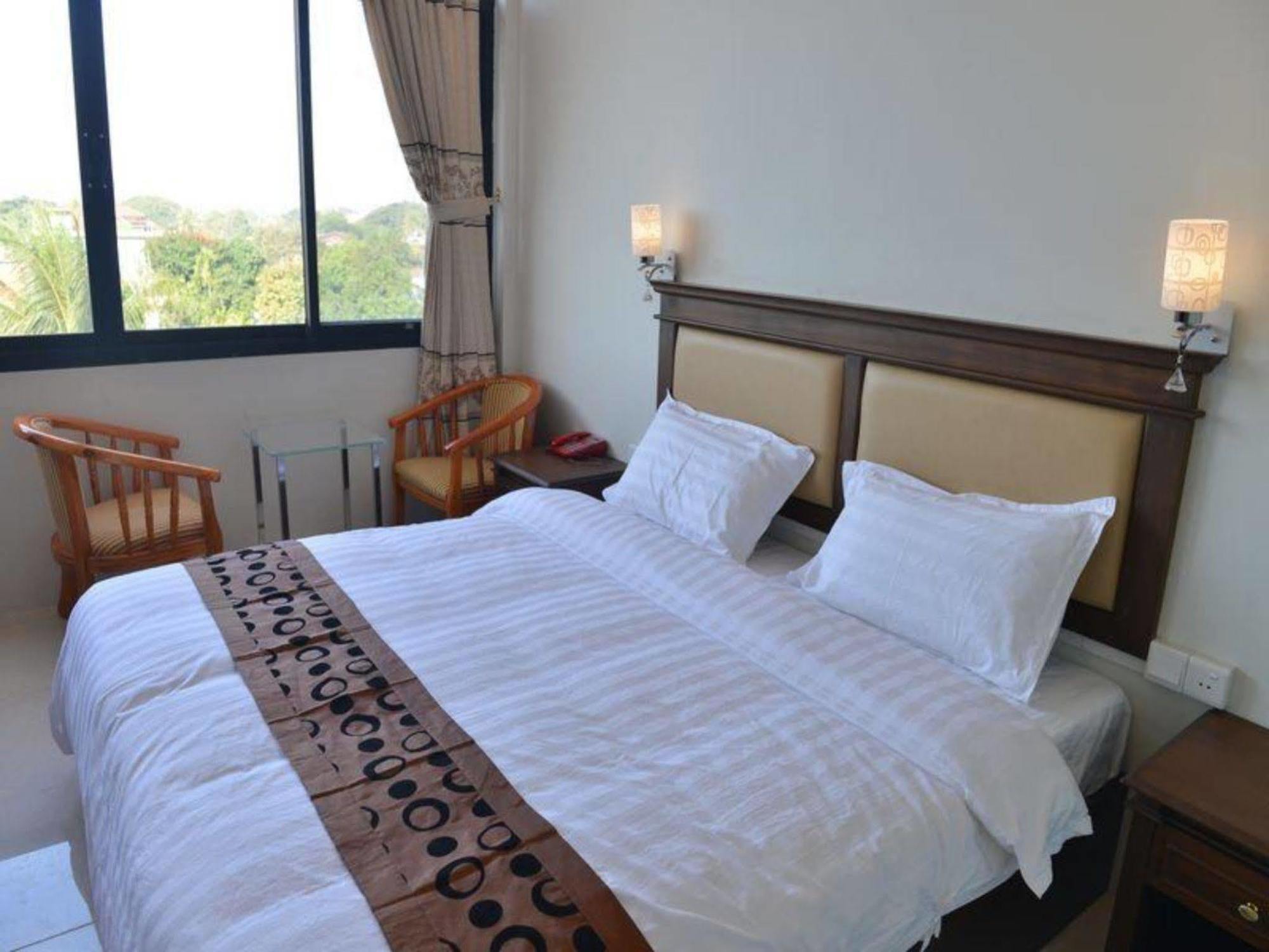 Hotel Myitkyinā Kültér fotó