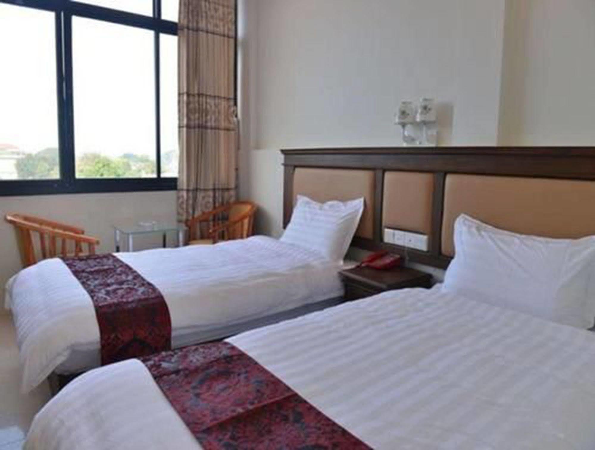 Hotel Myitkyinā Kültér fotó