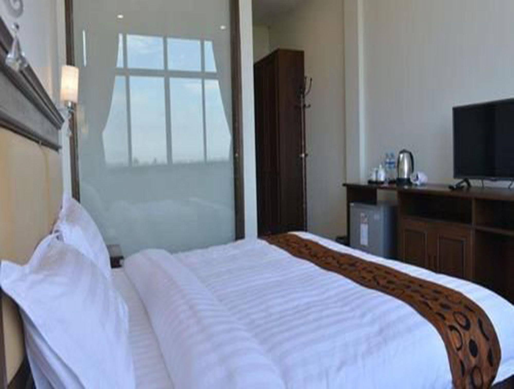Hotel Myitkyinā Kültér fotó